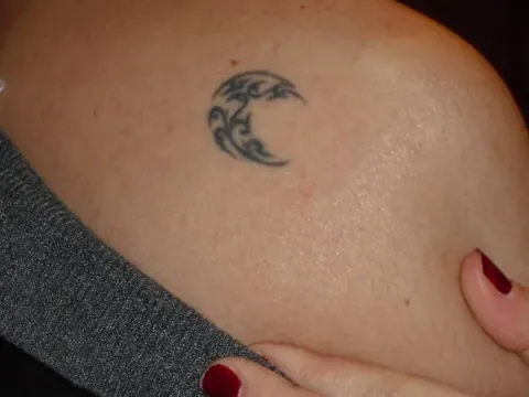 Alessandra - Half moon