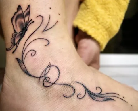 Chiara - Butterfly and leaves