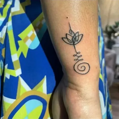 Joana - lotus unalome