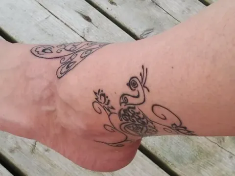 Lesa - Peacock and lotus