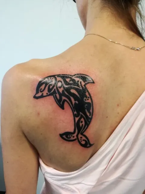 Mamu - Tribal dolphin
