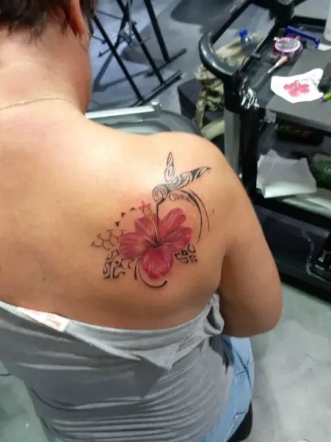 Michaela - Hummingbird & hibiscus