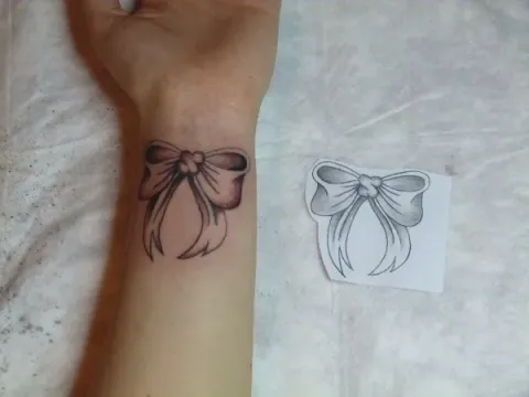 Stefania - Bow