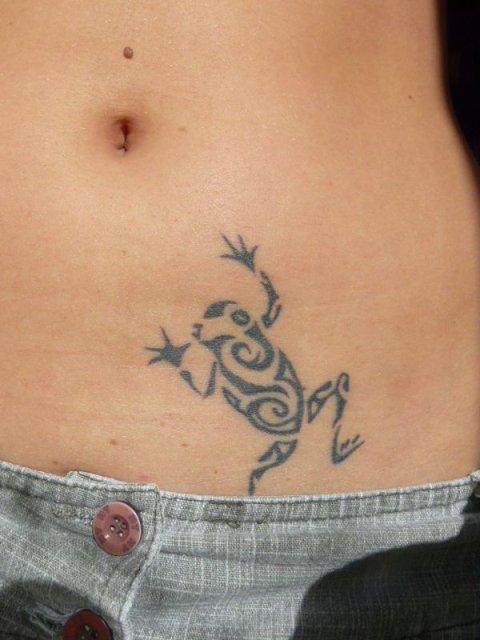 Mirka - Climbing frog: real inked placement tattoo photo thumbnail