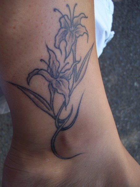 Simona - giglio: real inked placement tattoo photo thumbnail